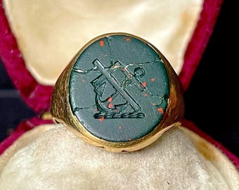 Victorian Bloodstone Intaglio Signet Ring in 18 Carat Gold; Circa 1890