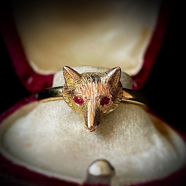 Antique Fox Conversion Ring in 9 Carat Gold