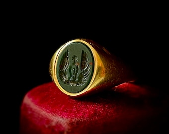 Winged Bloodstone Intaglio Signet Ring in 18 Carat Gold