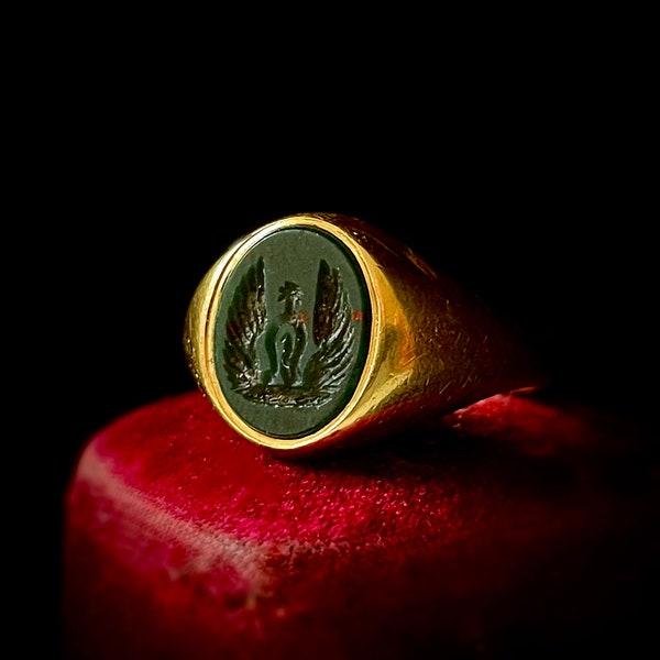 Winged Bloodstone Intaglio Signet Ring in 18 Carat Gold
