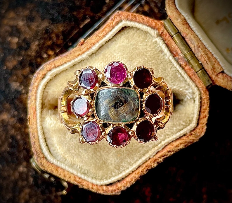 Georgian Garnet Locket Mourning Ring in 9 Carat Gold Circa 1830 image 1