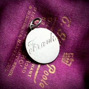 Colgante de moneda antigua de amor "Frank" (circa 1893)