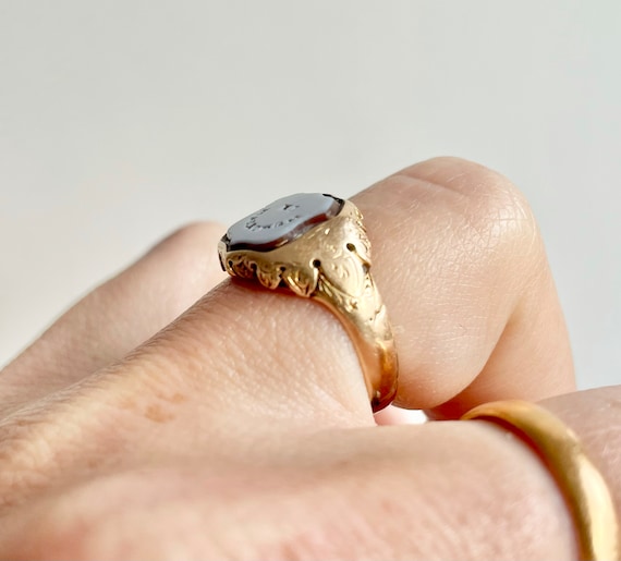 Victorian Sardonyx Mourning Intaglio Ring in 15 C… - image 8