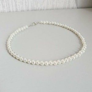 Pretty Ivory Acrylic pearl necklace