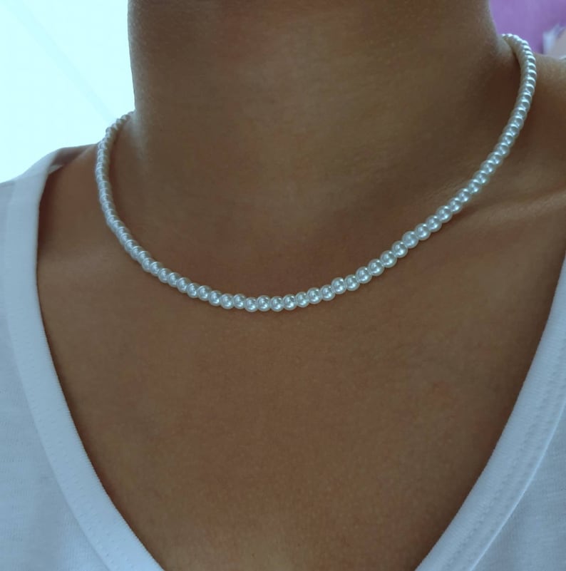 Elegant White glass pearl necklace 