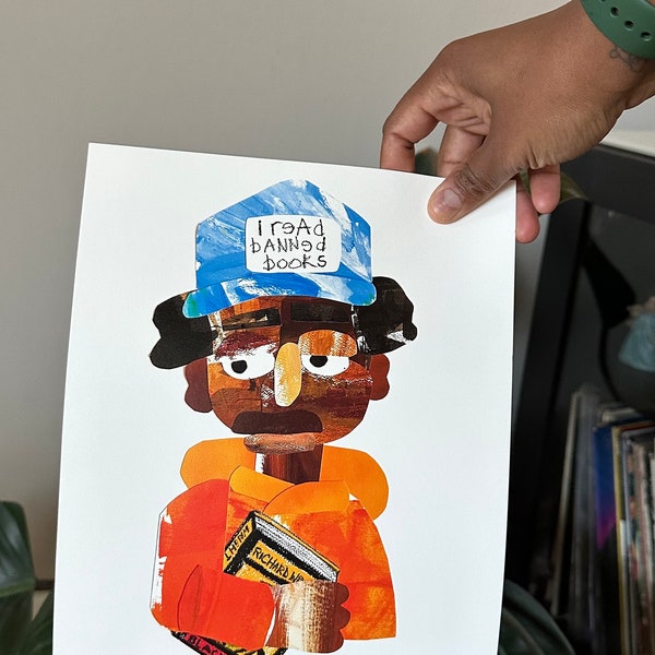 Leo libros impresos prohibidos.