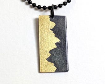 Berg Yin Yang 24k Gold Folie Flamme Patina Stahl Anhänger
