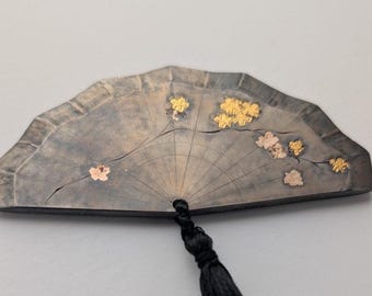 24k Goldfolie Gravierter Kirschblüten Stahl Fächer Fächer mit Quaste