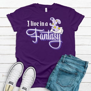 Vivo en una fantasía, librero, camisa nerd del libro, amantes de la fantasía, regalo para los amantes de los libros