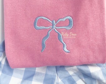 Motif de broderie machine fluide avec noeud en satin