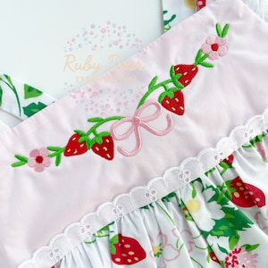 Maskinbroderidesign för jordgubbsrosett och vinstockar