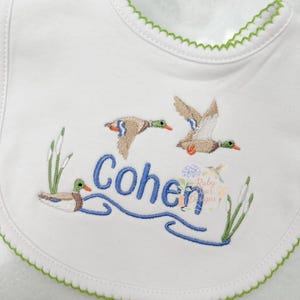 Remplissage de bassin de canard colvert et motif de broderie Machine bourdon
