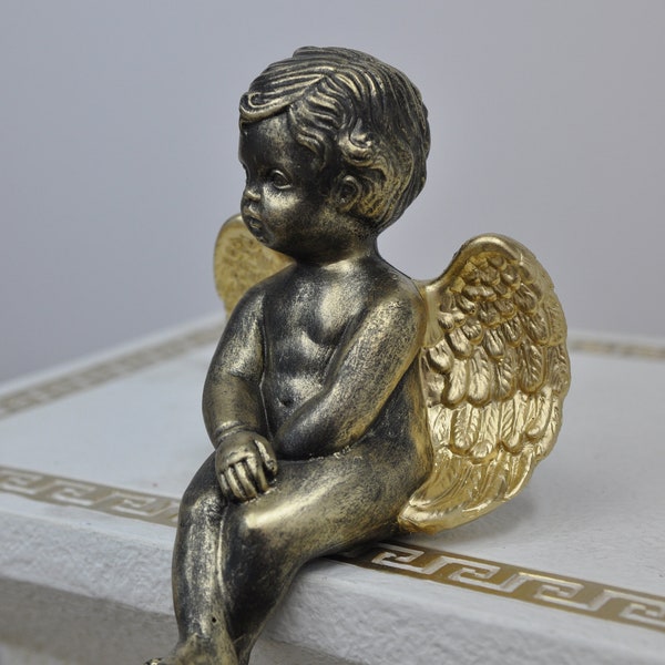 Figurine d'un mignon petit ange aux ailes dorées, décoration pour votre maison, parfait pour un cadeau, fabriqué en Europe