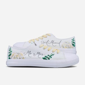 Zapatos de boda pintados a mano para recién casados: zapatos de novia personalizados y pintados a mano. Zapatos de novia personalizados.