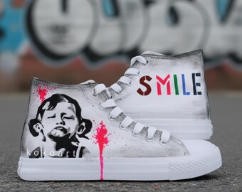 Tênis personalizados com retratos em grafite, tênis com arte de rua pintados à mão.
