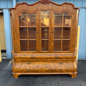 20th Century Bombay Walnut Display Cabinet or Vitrine