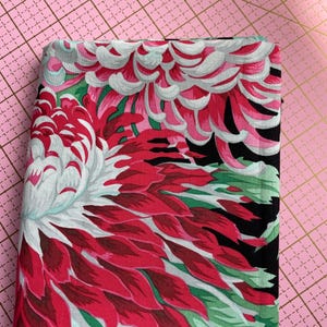Japanese Chrysanthemum | Philip Jacobs | Kaffe Fassett Collective | FreeSpirit Fabrics | FQ