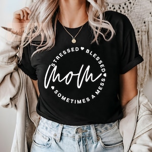 Moeder benadrukt, gezegend, soms een puinhoop Svg, Mom Life Svg, Funny Mom Svg, Girl Mama Svg, Boy Mom Shirt Svg, Mothers Day Shirt Svg Cut-bestand