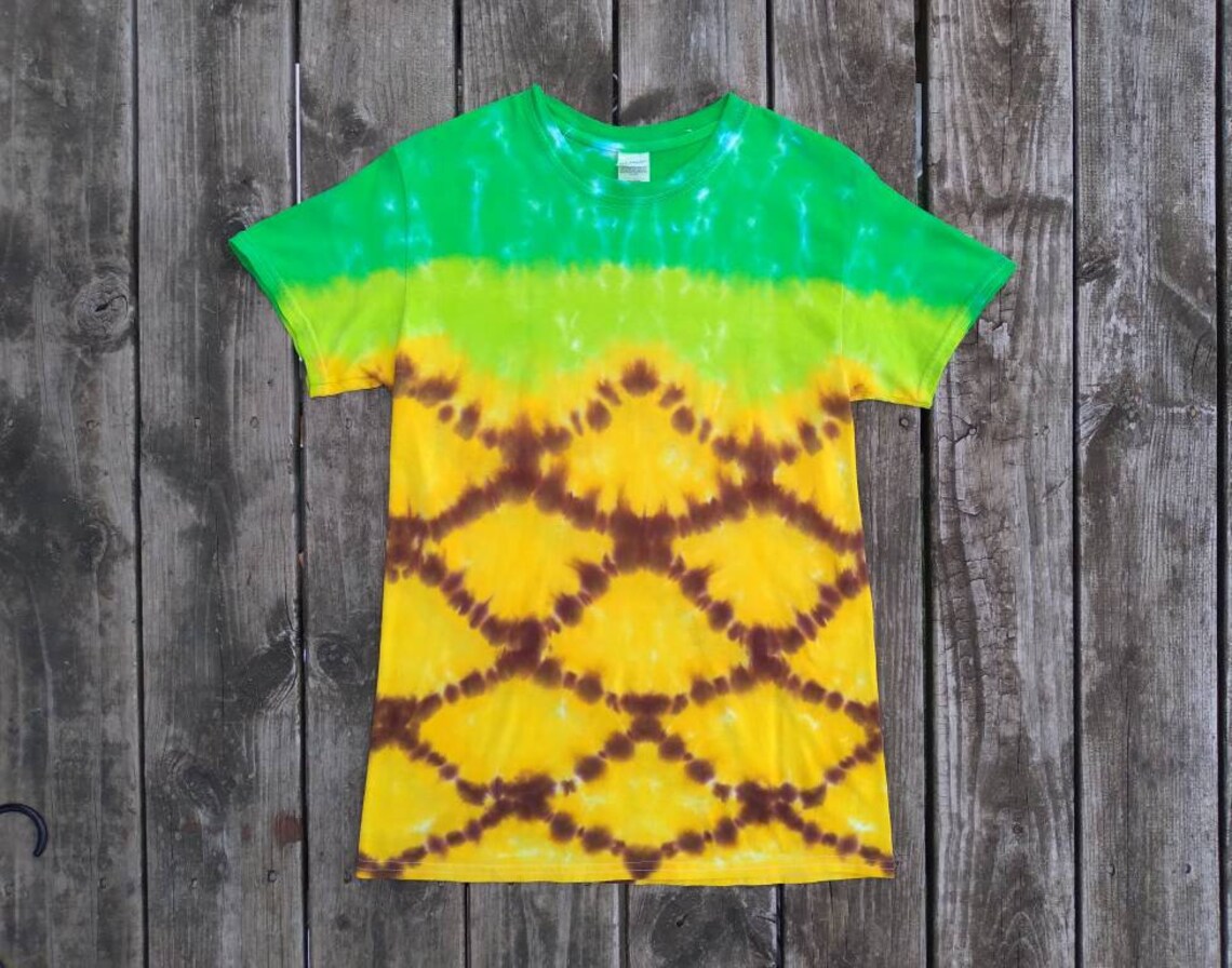 Hand Dyed Pineapple T Shirt / Custom Tie Dye Top - Etsy