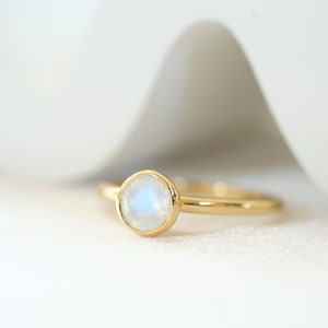 Gold moonstone ring