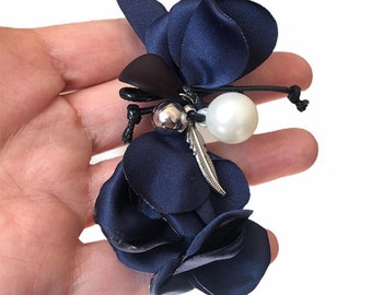 Navy Blue Fabric Brooch, 3.5 inch, Flower Brooch Pin, Vintage Flower Brooch,Fabric Brooch Pearl,Fabric Rose Brooch,Head Brooch