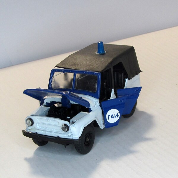 UAZ 469 traffic police, Incotex (Agate) Box. Russia. collectible car scale diecast model 1:43. soviet car replica. all doors and hood opens