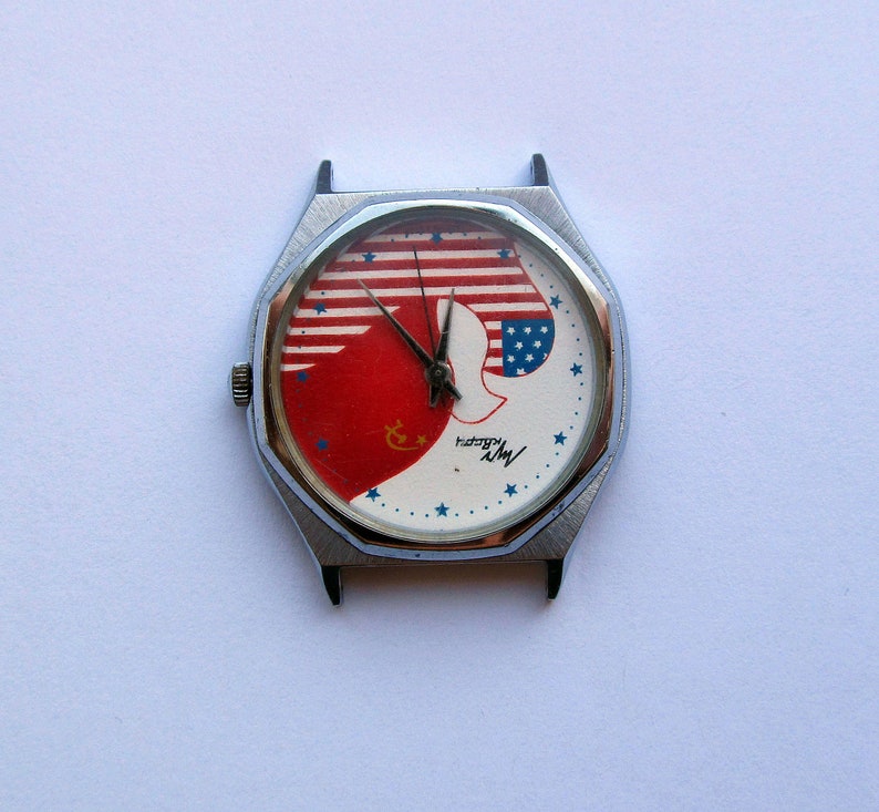 Orologio sovietico vintage Luch. Amicizia tra URSS e USA Watch. Orologio da polso al quarzo anni '80. Orologio russo. Orologio da uomo. Regalo unico per lui immagine 2