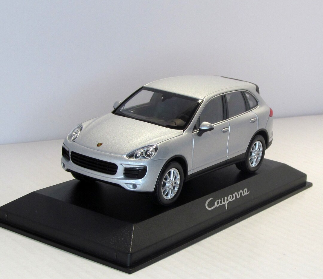 Porsche Cayenne E2 Facelift 2014, Minichamps, Box. Collectible Car. Scale Diecast Model 143