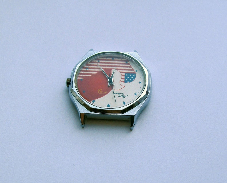 Orologio sovietico vintage Luch. Amicizia tra URSS e USA Watch. Orologio da polso al quarzo anni '80. Orologio russo. Orologio da uomo. Regalo unico per lui immagine 7