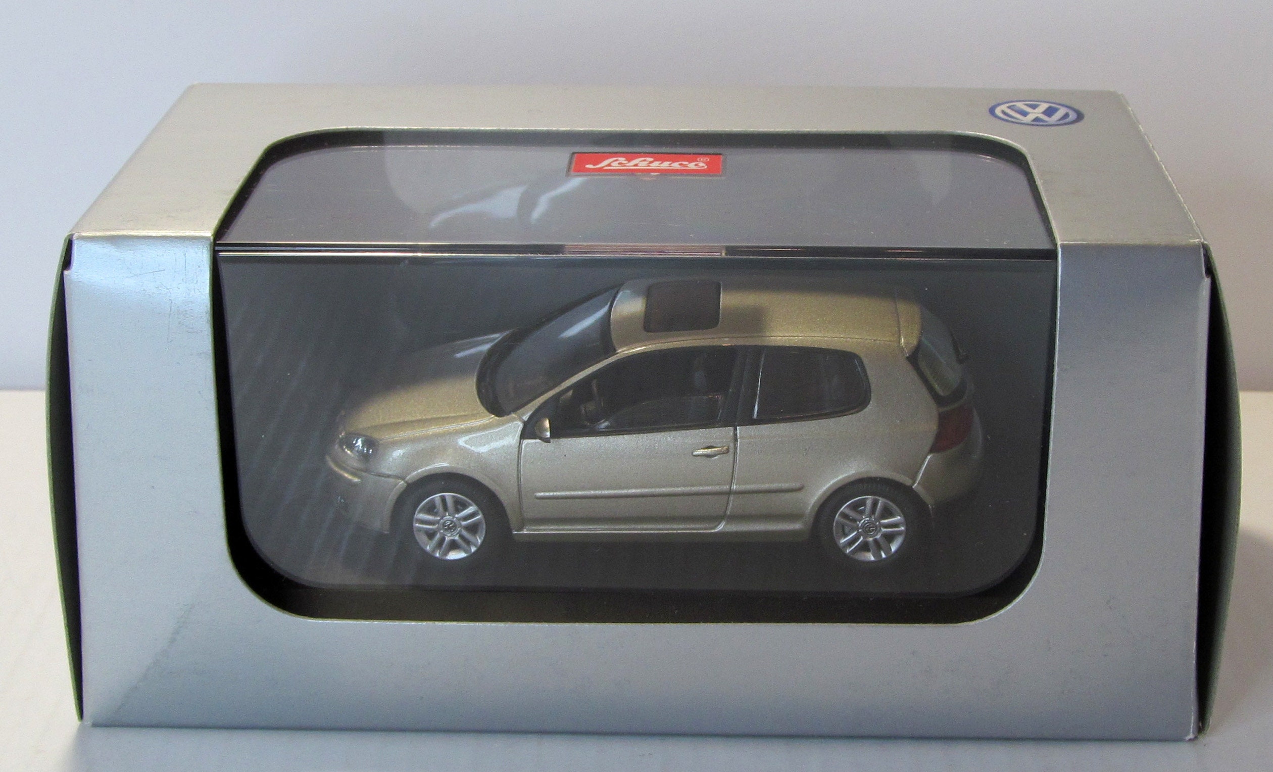 VW Volkswagen Golf V 3 Doors 2003-09, Schuco germany BOX. Piece Diecast  Collection. Metal Car Model 1/43. Diecast Scale 1:43. Hobby 