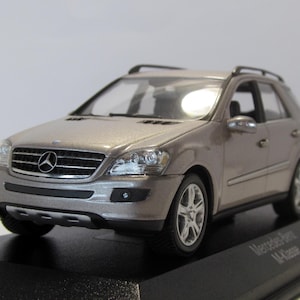 Mercedes-Benz M-Class W164 2005, Minichamps, Box. Diecast metal car model, Scale 1:43. car replica. collectible present. birthday gift