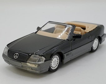 Mercedes Benz 500SL N1517 Solido Hachette, Frankrijk 2001 doos. Vintage verzamelspeelgoedschaal gegoten model 1:43. Duitse autoreplica. Kap gaat open