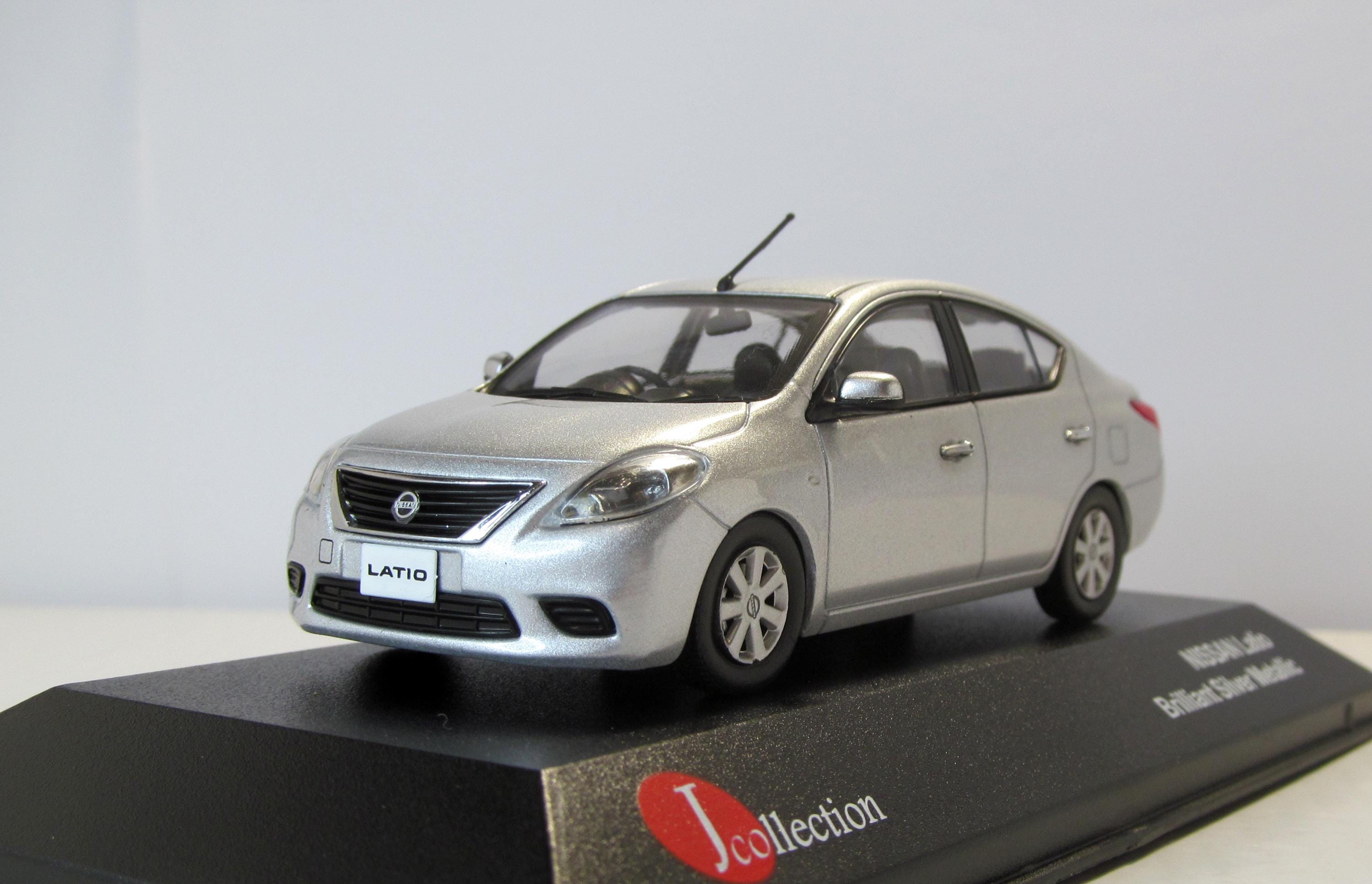 J-Collection 1/43 Nissan Latio (バーニングレッド) 完成品 khxv5rg J-コレクション 1/43 日産 ラティオ バーニングレッド