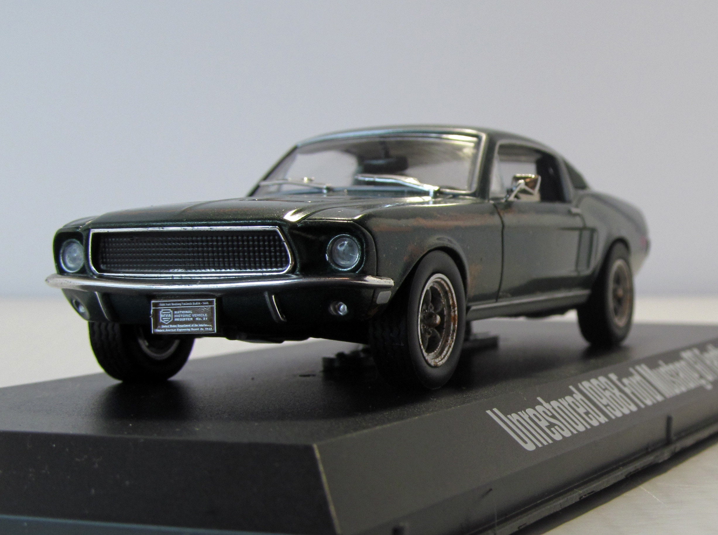 Voiture Miniature FORD Mustang GT 1968 Comme dans le Film Bullitt au 1/24  Métal