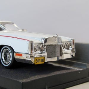 Cadillac Corvorado by Dunham, James Bond Car Collection, box. Live and let Die 1973. Collectible car. scale diecast model 1:43. car replica.