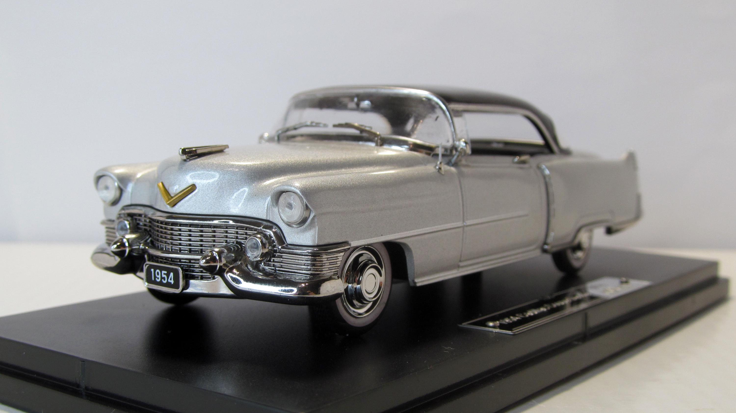 Modèle Réduit Cadillac Coupe De Ville 1949 - Échelle 1:43 Rouge - Neuf Boîte Non Ouverte - Road Signature