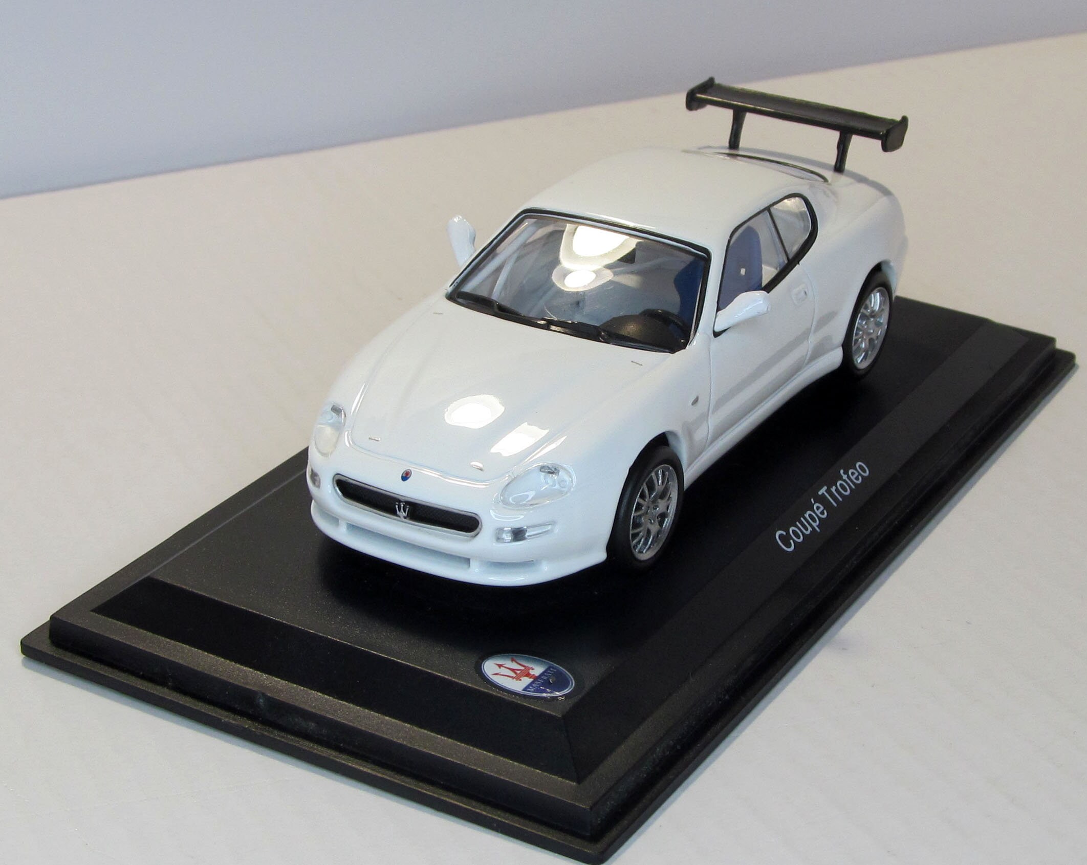 Amazon.co.jp: WHITEBOX 1/43 マセラティ ギブリ Maserati