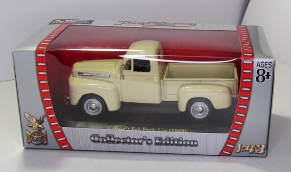 1953 Ford F-100 Pickup Truck Red 1/18 Diecast Model Car by