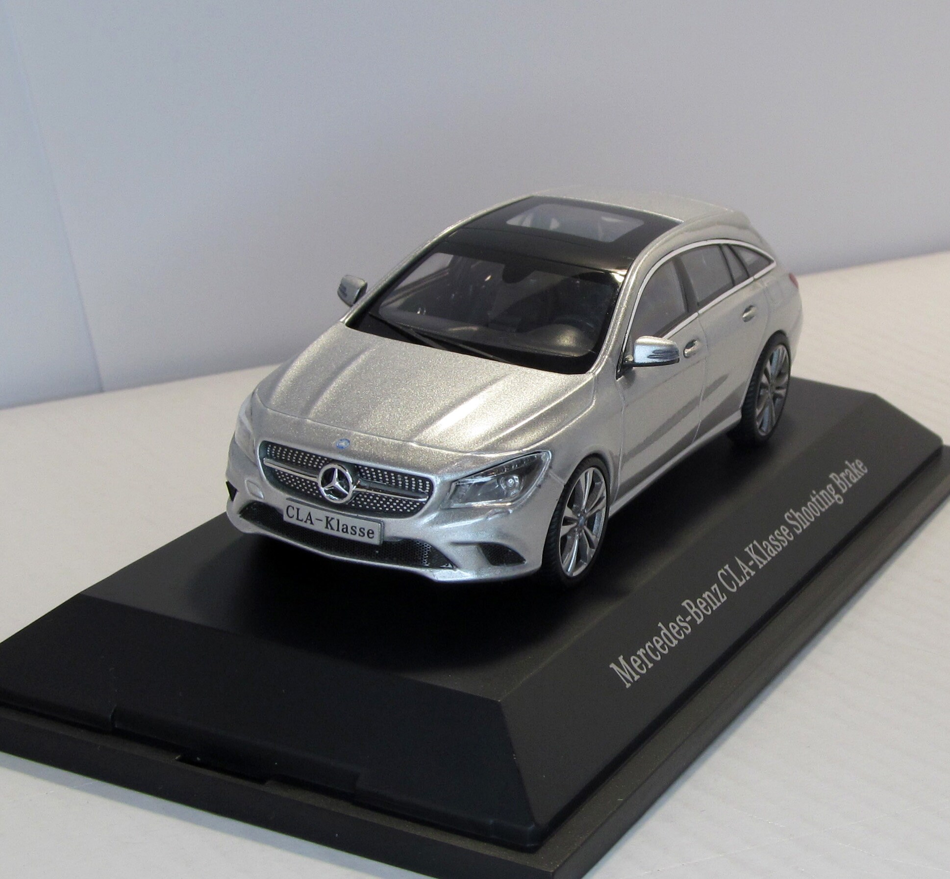 1/43 Mercedes-Benz 　CLA shooting Brake Mercedes-benz CLA Shooting Brake 2016, Kyosho, Box. Diecast