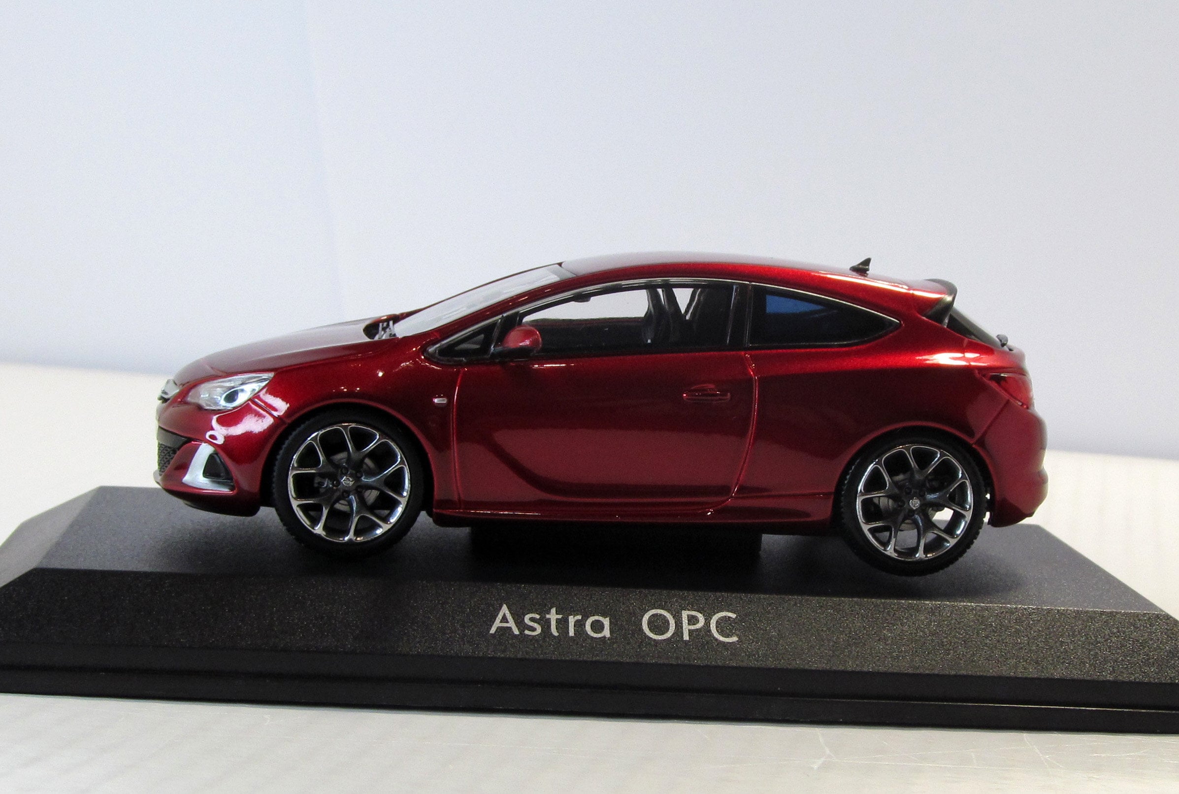 Añadido Opel Astra J OPC GTC desde 2012