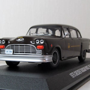Checker Taxicab Parcel Delivery UPS Canada 1975, Greenlight, Box. Diecast scale 1:43, Die cast model. American car replica. collectible gift