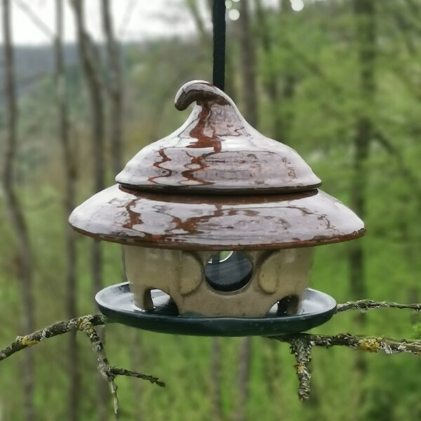 Vogelhaus aus Ton, Vogelfutterstelle, Vogelvilla, Geschenk zum Einzug, Gartendeko,bird feeder,Gartenkeramik,