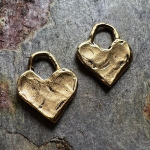 Chunky Heart Charms en Bronze Or PAIRE/Set de 2 GB-521 image 1