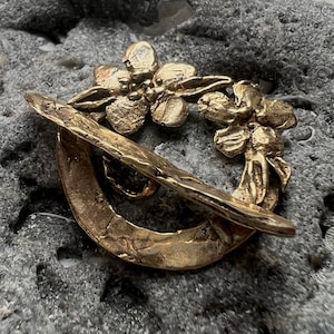 Artisan Flower Toggle Set in Gold Bronze, GB-1018+1018A