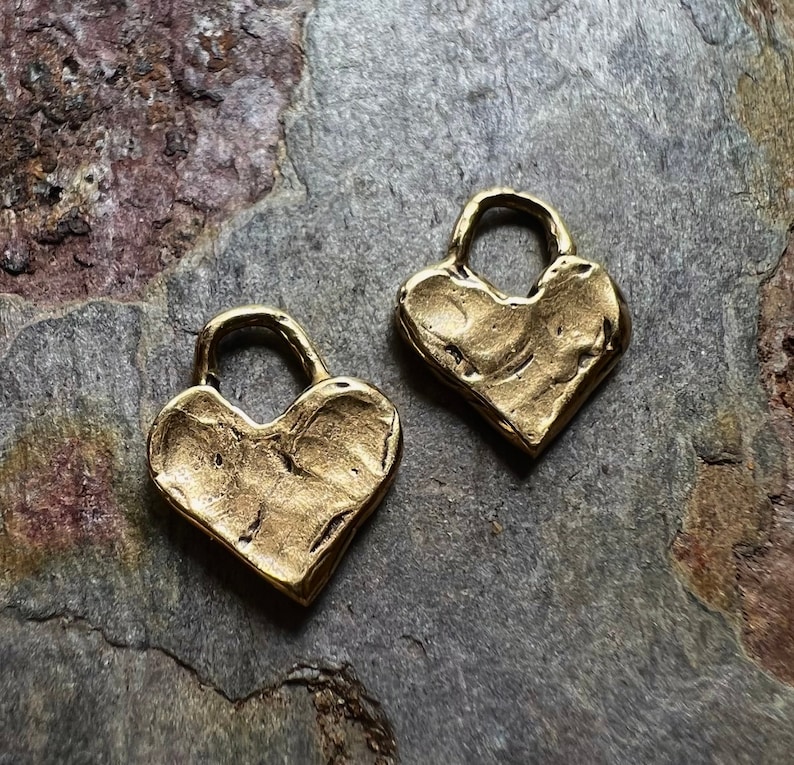 Chunky Heart Charms en Bronze Or PAIRE/Set de 2 GB-521 image 1