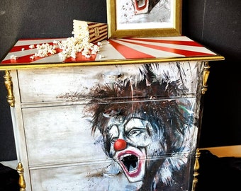 Upcycling vintage Kommode,Clown,Zirkus,retro Schrank,antik,Jahrmarkt,rot,gold,shabbychic,Anrichte,Tisch