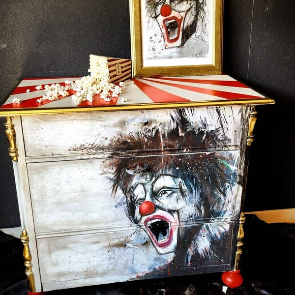 Upcycling vintage Kommode,Clown,Zirkus,retro Schrank,antik,Jahrmarkt,rot,gold,shabbychic,Anrichte,Tisch