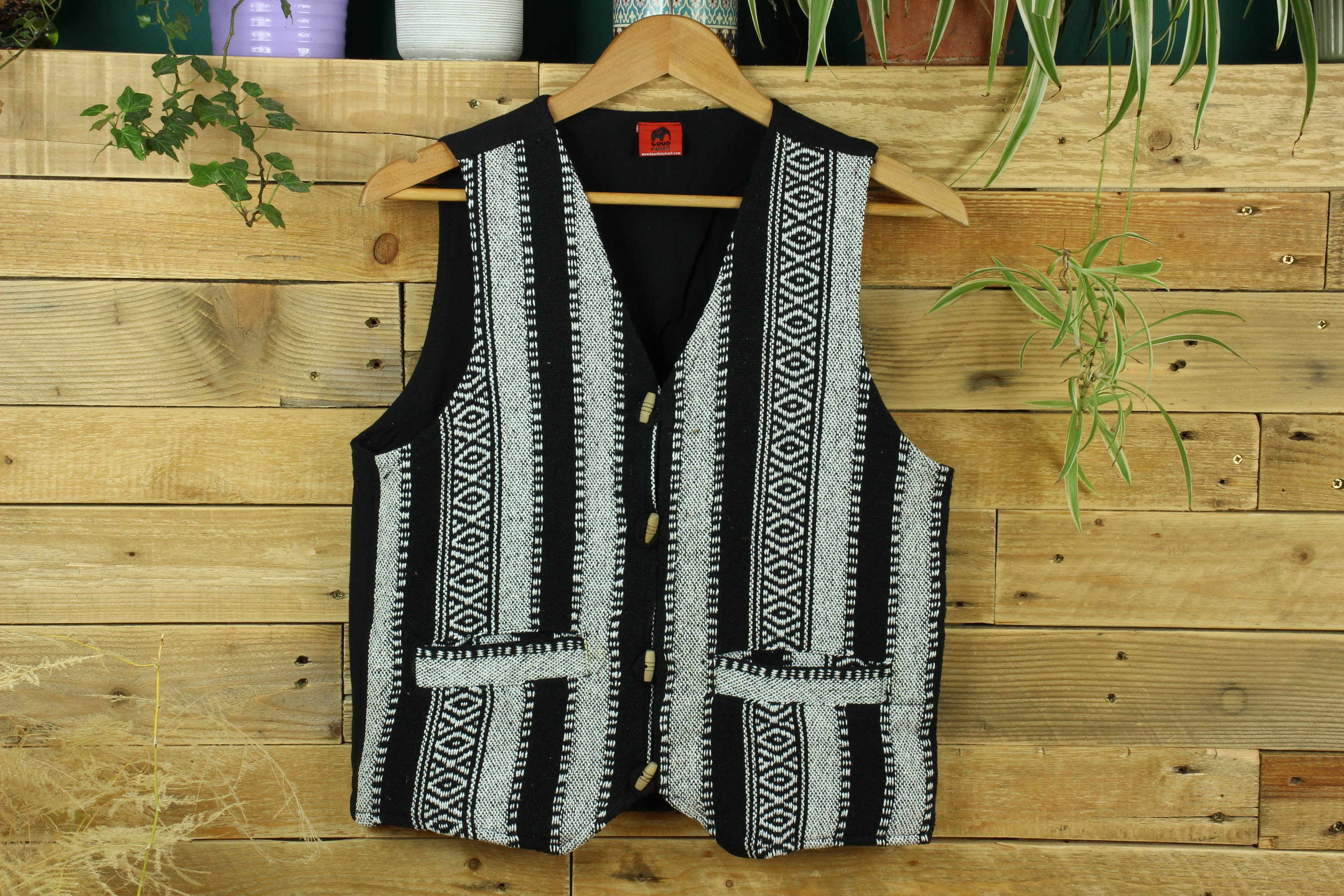 Vest black deals and white