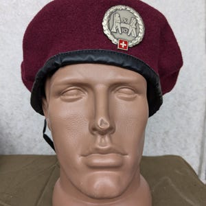 Vintage 1990s Swiss Army Troops Red Wool BERET HAT EU 56/57