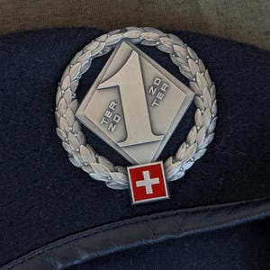 Vintage 1990s Swiss Army Troops Black Wool BERET HAT EU 59